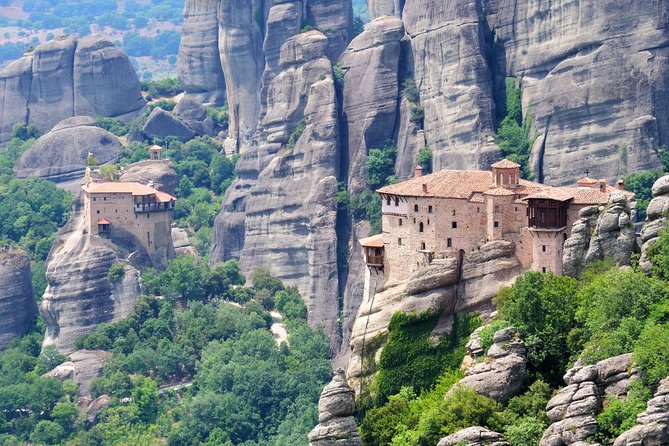 2-Day Tour to Delphi & Meteora with Guide and Tickets From Athens - Guides, Group Size, and the Human Factor