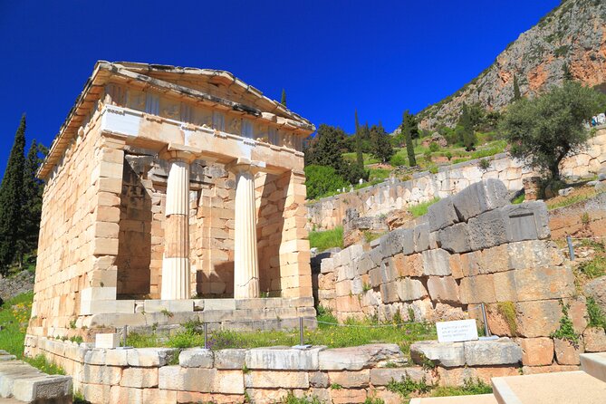 4-Day Greece Highlights Tour: Epidaurus, Mycenae, Olympia, Delphi and Meteora - Day three: Delphi, Apollo, and the road to Kalambaka