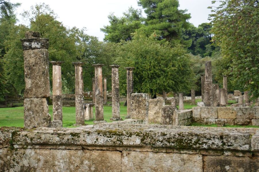 4-Day Tour of Mycenae, Epidaurus, Olympia, Delphi & Meteora - Transport, group size, and how to make the days easier