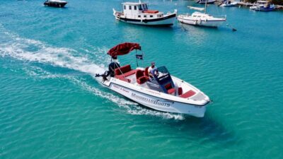 Motorboat or Speedboat Rental