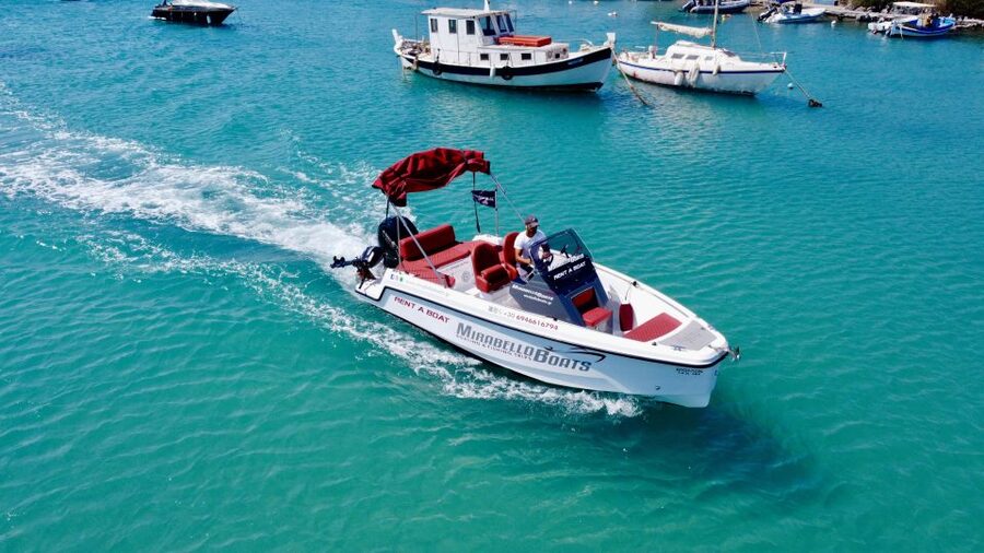 Agios Nikolaos: Motorboat or Speedboat Rental - Choosing between the motorboat and RIB