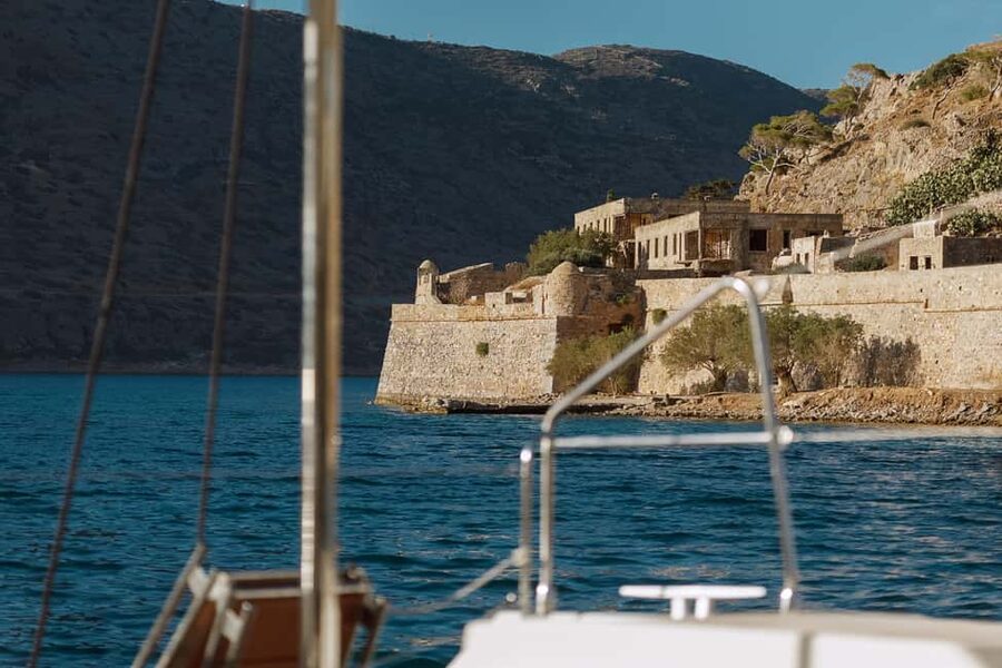 Agios Nikolaos: Spinalonga AM Catamaran Cruise with Lunch - Mirabello Bay and the View of Spinalonga