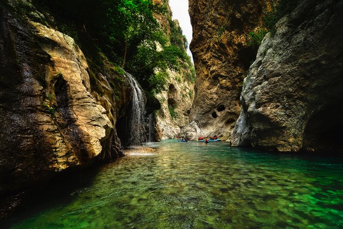 Arachthos white water river Rafting: Plaka's Bridge- Tzari - Starting at the 20-meter Plaka Bridge