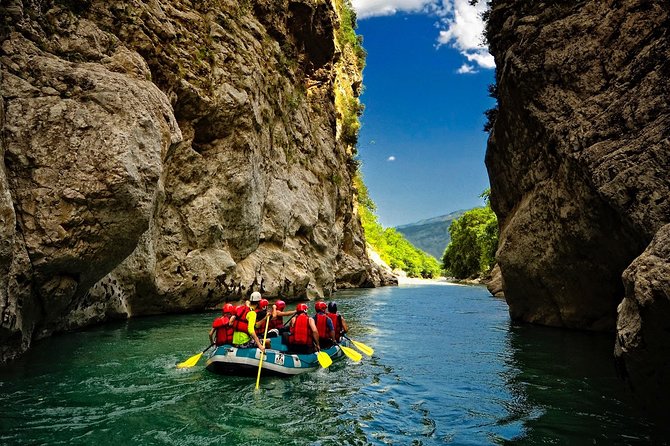 Arachthos white water river Rafting: Plaka's Bridge- Tzari - Paddling through the Arachthos Gorge