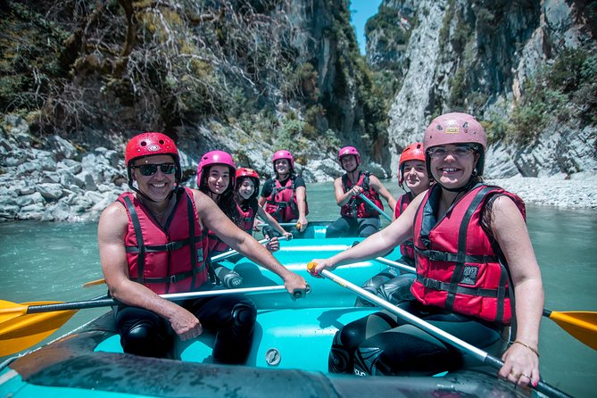 Arachthos white water river Rafting: Plaka's Bridge- Tzari - Guides who keep the action under control