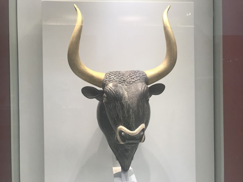 Archaeological Museum of Heraklion: Guided Walking Tour - A modern museum with Minoan echoes