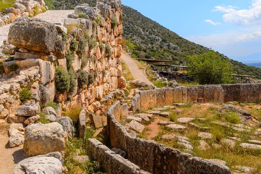 Archaeological Site of Mycenae: E-Ticket with Audio Guide - Reading the museum through its frescoes