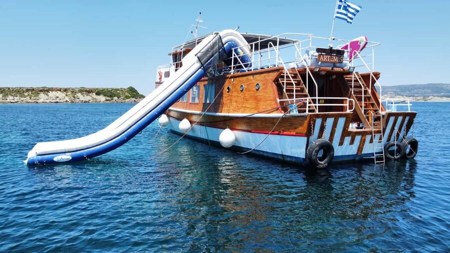 Argostoli: Full-Day Boat Cruise with Lunch - White Rocks and the First Swim