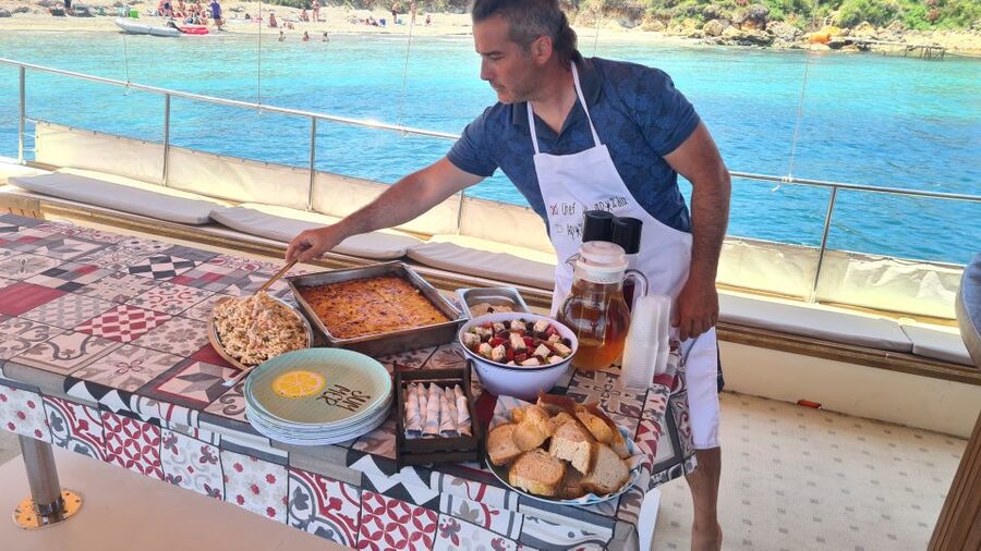 Argostoli: Full-Day Traditional Boat Cruise with Lunch - Food, drinks and the human side of the cruise