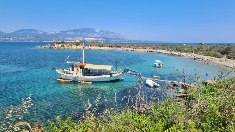 Argostoli: Full-Day Traditional Boat Cruise with Lunch - White Rocks Beach: clear water and a gentle start