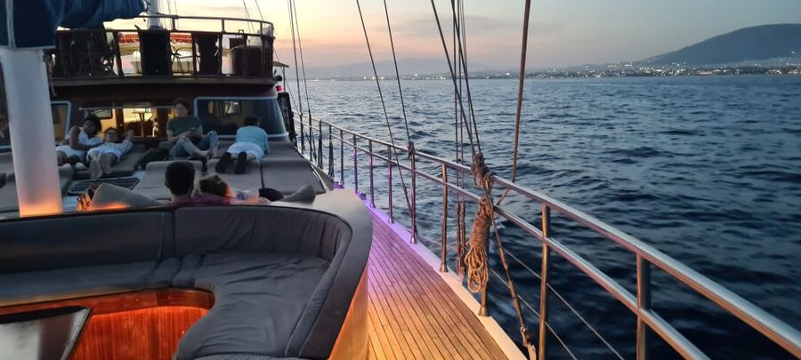 Athens: 3-Hour Sunset Cruise with Swim Stop, Snacks & Drinks - Small practical choices that improve the evening