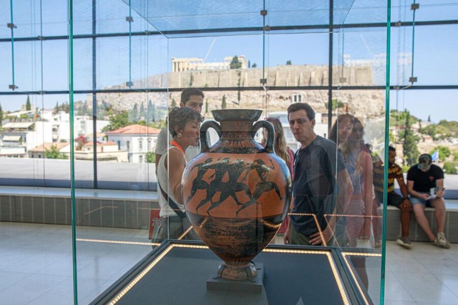 Athens: Acropolis Museum and Acropolis Tour in the Afternoon - From the café to the Acropolis hill