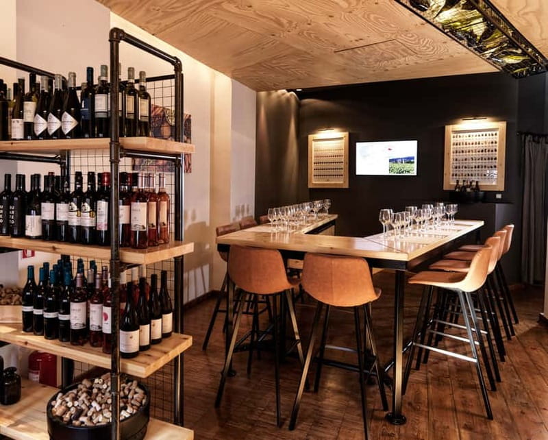 Athens: Acropolis Wine Tasting with Cheese and Olives - What happens during the 90 minutes