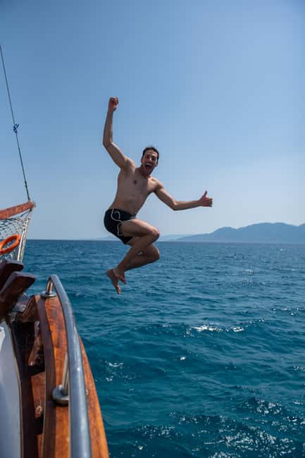 Athens: Agistri, Moni, and Aegina Cruise with Lunch & Drinks - Agistri: beach time, white houses, and an optional bike ride