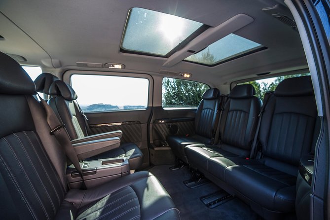 Athens Airport to Athens Hotels Private Arrival Transfer - A calm first hour in Athens