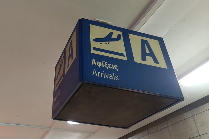 Athens Airport to Athens Hotels Private Transfer with Meet&Greet - Choosing between a sedan and a Mercedes minivan