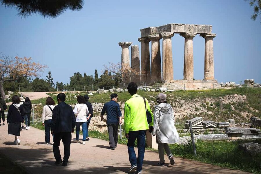 Athens: Ancient Corinth & Nafplion Guided Premium Tour - What the guide adds to the day