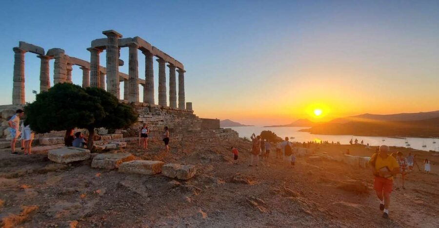 Athens: Cape Sounio & Poseidon Temple Trip with Audio Guide - Arriving at the Temple of Poseidon