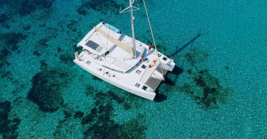 Athens: Catamaran Cruise with Fresh Lunch and Wine - Comfort, group atmosphere, and the limits of the boat