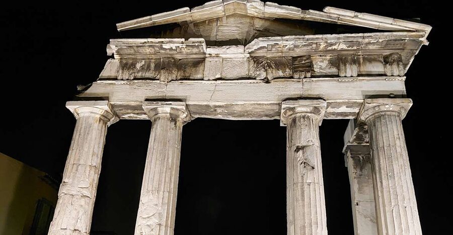 Athens: City Highlights Nighttime Walking Tour in Spanish - Key points to know before booking