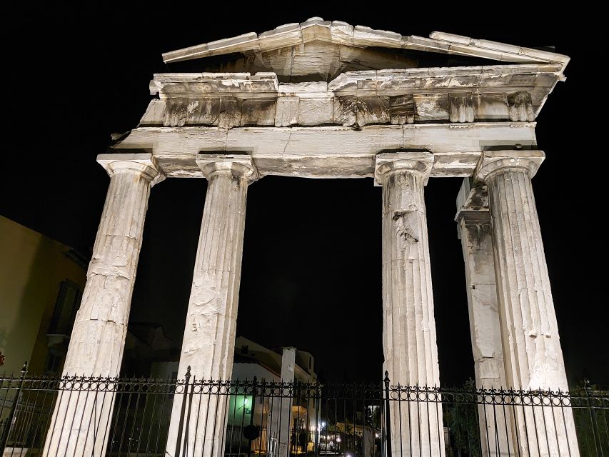 Athens: City Highlights Nighttime Walking Tour in Spanish - Starting among Athens’s neoclassical landmarks