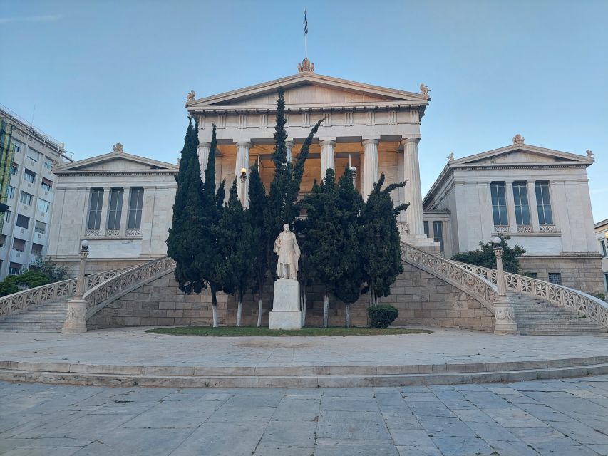 Athens: City Highlights Nighttime Walking Tour in Spanish - What the Spanish guiding adds