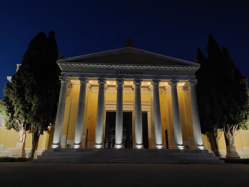 Athens: City Highlights Nighttime Walking Tour in Spanish - Who should take this nighttime walk?