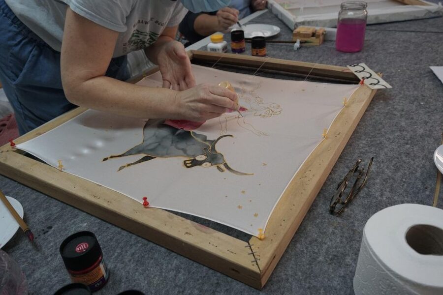 Athens: Create your own Greek Silk Scarf Souvenirs - The first 30 minutes: choosing your design