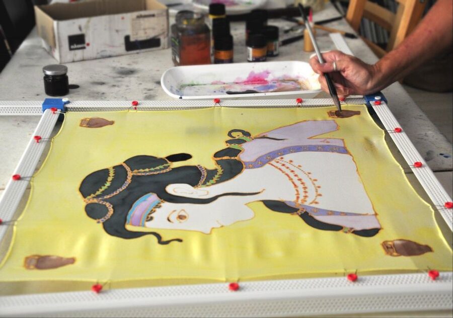 Athens: Create your own Greek Silk Scarf Souvenirs - Who should book this activity?