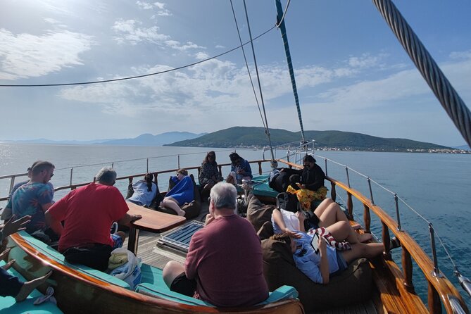 Athens cruise: Agistri, Moni/Metopi, Aegina with lunch & drinks - Aegina combines free time with a famous local treat