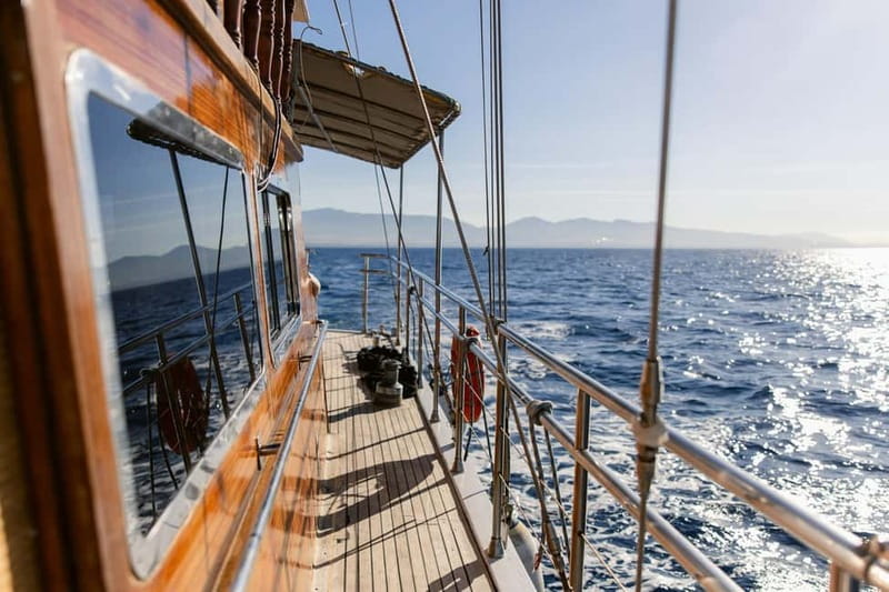 Athens: Cruise to Agistri, Moni & Aegina with Lunch & Drinks - What the Crew Adds to the Day