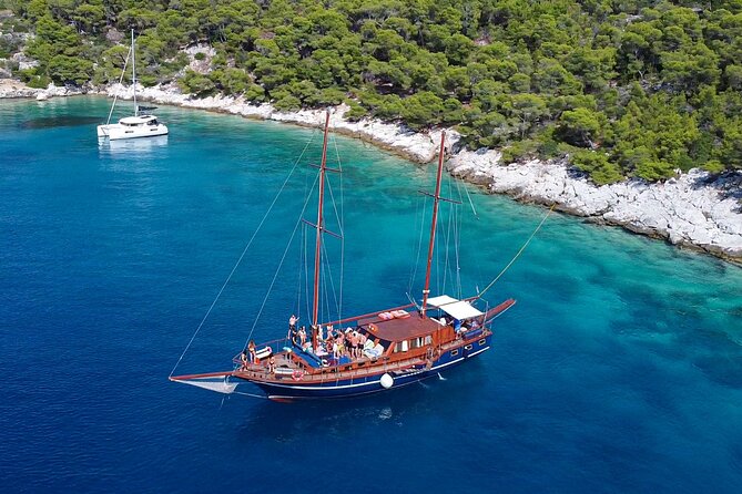 Athens Day Cruise: 3 Islands Tour in the Saronic Gulf with Lunch - Greek lunch, snacks, and an open bar