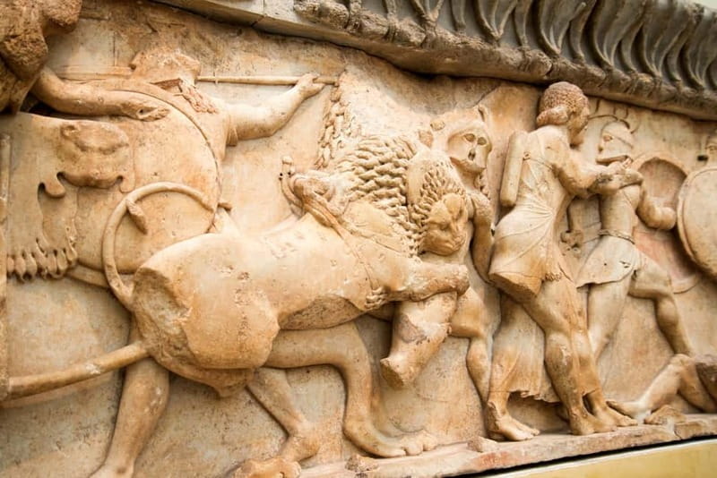 Athens: Delphi and Arachova Day Trip with Guide - Who should book this Delphi day trip?