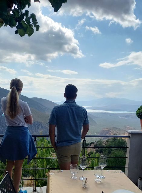 Athens: Delphi, Corycian Cave, and 300 Battlefield Day Trip - What the minivan ride is really like