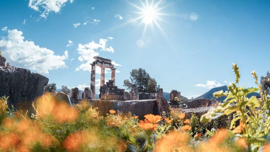 Athens: Delphi, Corycian Cave, and 300 Battlefield Day Trip - Arachova gives the morning a mountain start