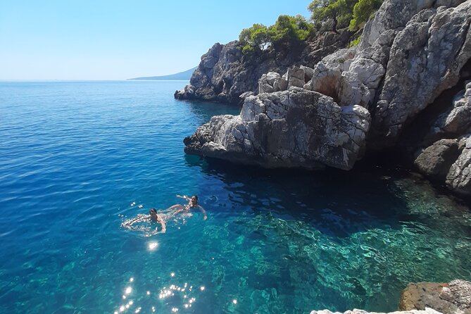 Athens: Full-Day Island Hopping Cruise with Lunch and Swimming - Moni island: lunch beside deer and peacocks