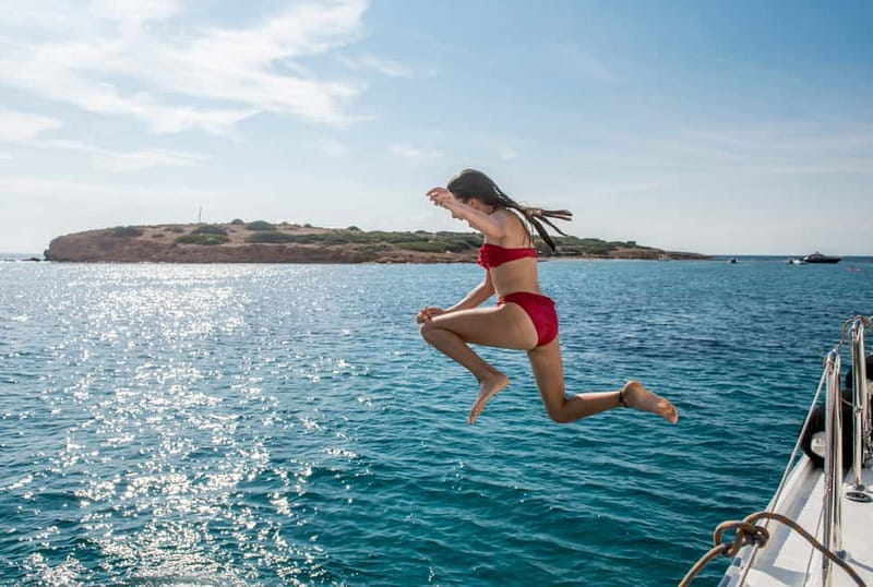 Athens: Half-Day Morning Catamaran Cruise with Meal & Drinks - Timing, access, and small practical details