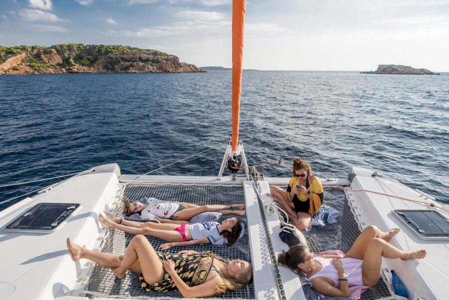 Athens: Half-Day Sunset Catamaran Cruise with Meal & Drinks - Greek food, seafood pasta, and drinks