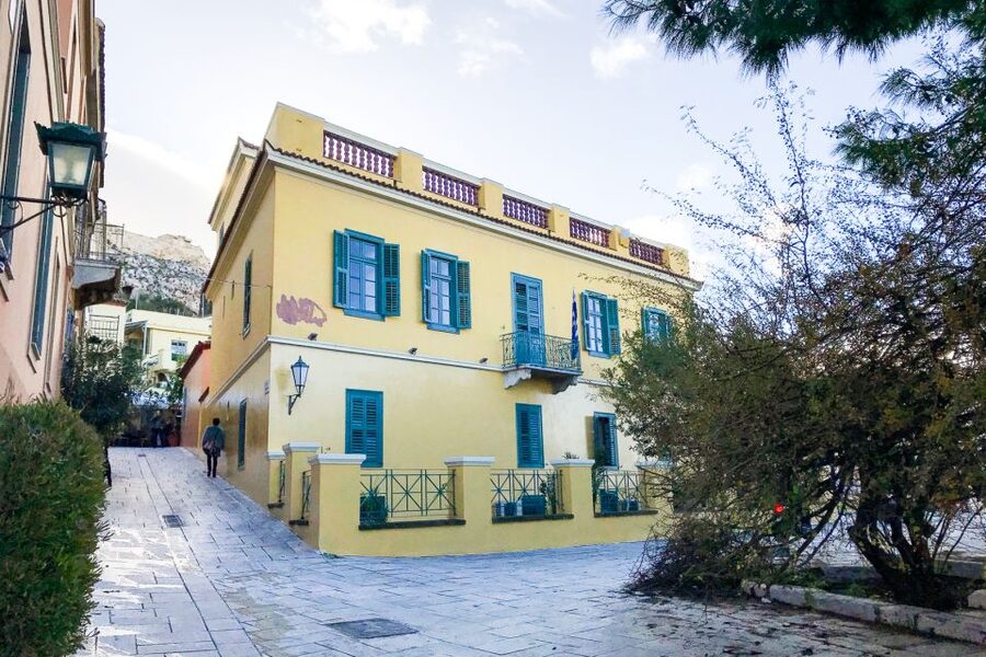 Athens Instagram Tour: The Most Scenic Spots - Photo help, guide style, and what you actually receive