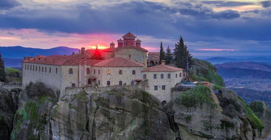 Athens: Meteora 2-Day Trip with Hotel, Sunset & Morning tour - The 8:00 AM bus from central Athens