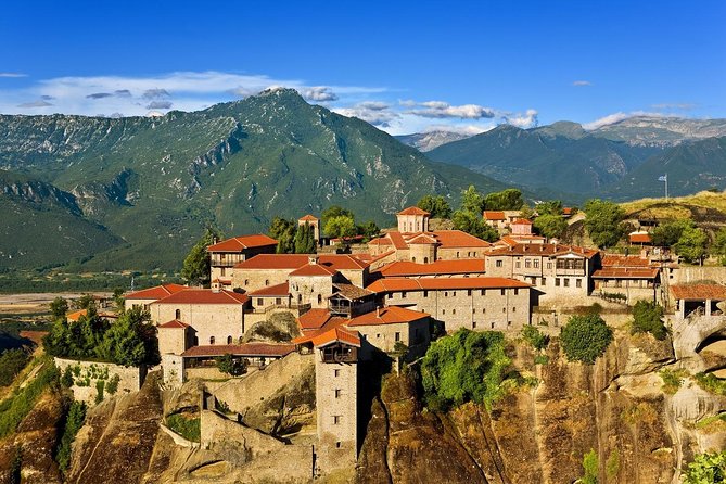 Athens: Meteora Monasteries, Hermit Caves Tour with Pickup - The coach ride and the Kamena Vourla break
