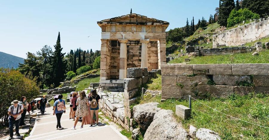 Athens: Mythology of Delphi, Museum and Arachova Guided Tour - Who will enjoy this Delphi tour most
