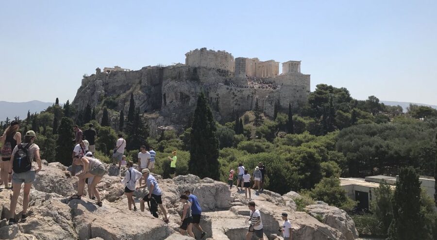 Athens: Private 4-Hour Tour with Acropolis and Old Town - Monastiraki, souvlaki, and the flea market