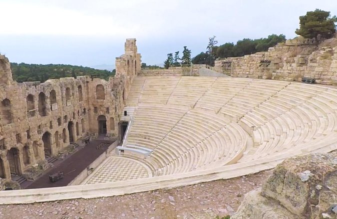 Athens Private Walking Tour: Acropolis monuments, Plaka and local food - What the private guide adds
