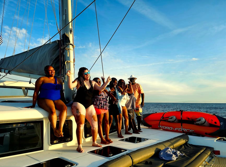 Athens: Riviera Catamaran Tour with Fresh Meal and Drinks - The final hour back to Pier 7