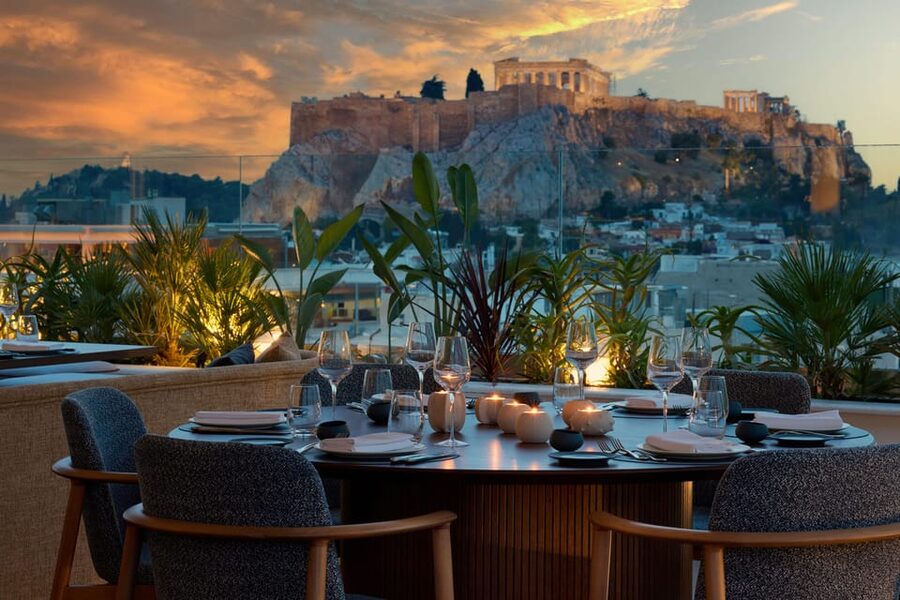 Athens: Rooftop Fine Dining at Whispers Restaurant - Starting at Amalia Hotel in Syntagma Square