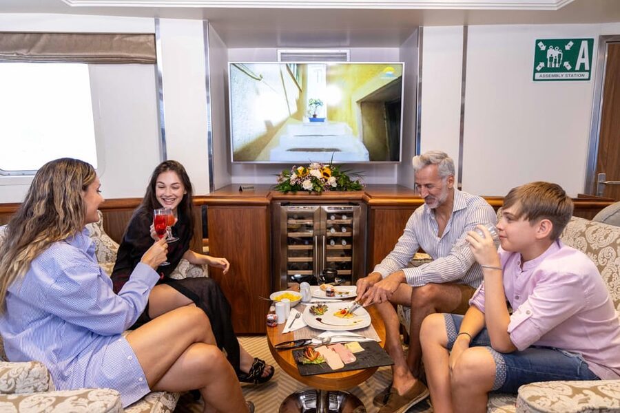 Athens: Saronic Islands Cruise with VIP Area Seating & Lunch - Hydra: the strongest stop of the day