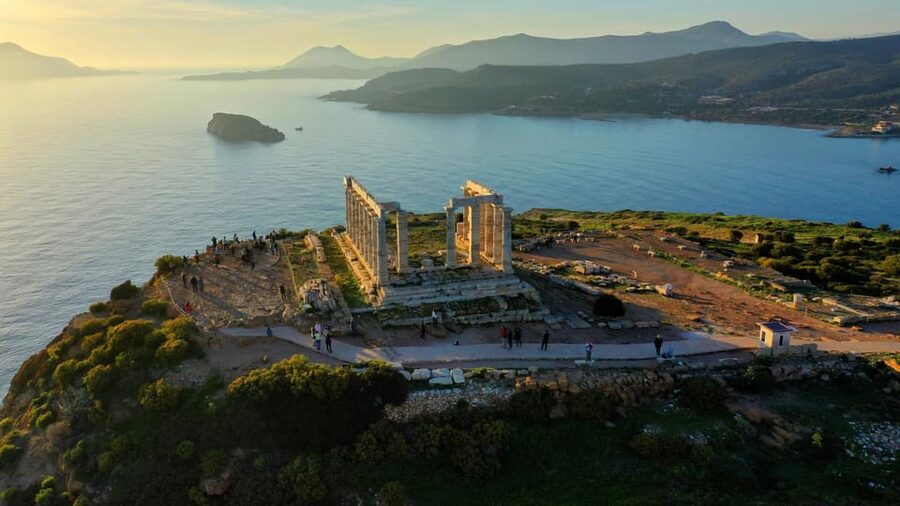Athens: Sounio Poseidon Temple and Athenian Riviera Day Trip - Lunch at a local tavern in Attica