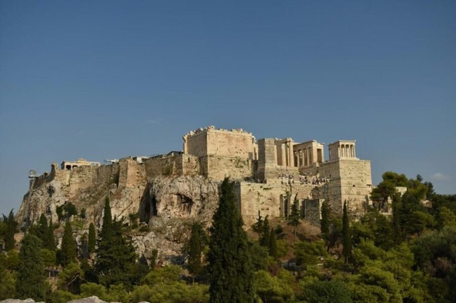 Athens: the Great Greek Philosophers Guided Tour in Spanish - The Pnyx and the connection between thought and power