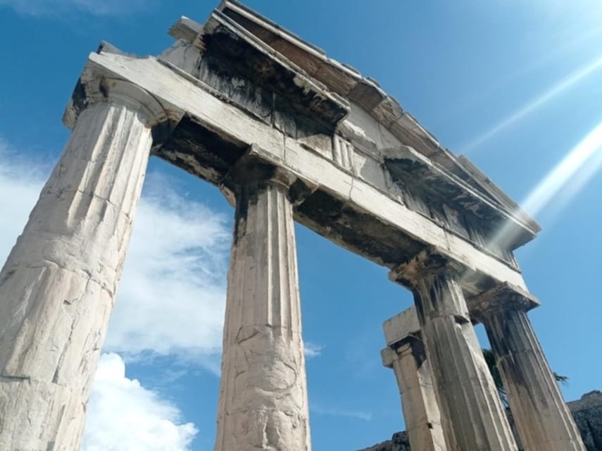 Athens: the Great Greek Philosophers Guided Tour in Spanish - Meeting Plato before walking into ancient Athens